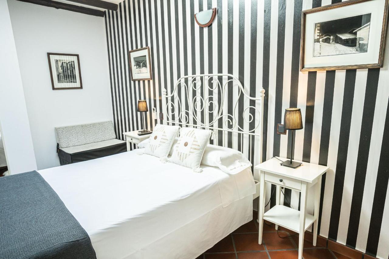 Versatil Apartamentos Zarza De Granadilla Buitenkant foto